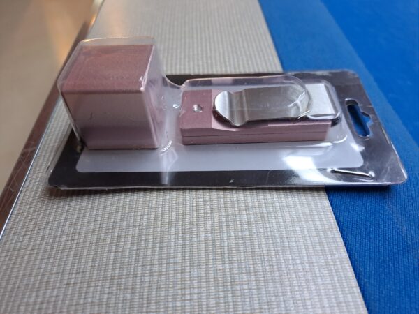 Portagessetto magnetico metallico con coperchio rosa